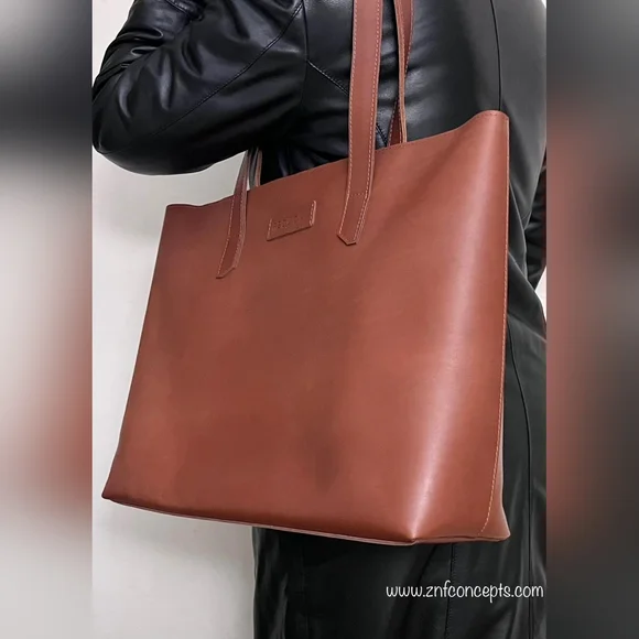 Elegant Tan Leather Tote Bag - Picture 6 of 12